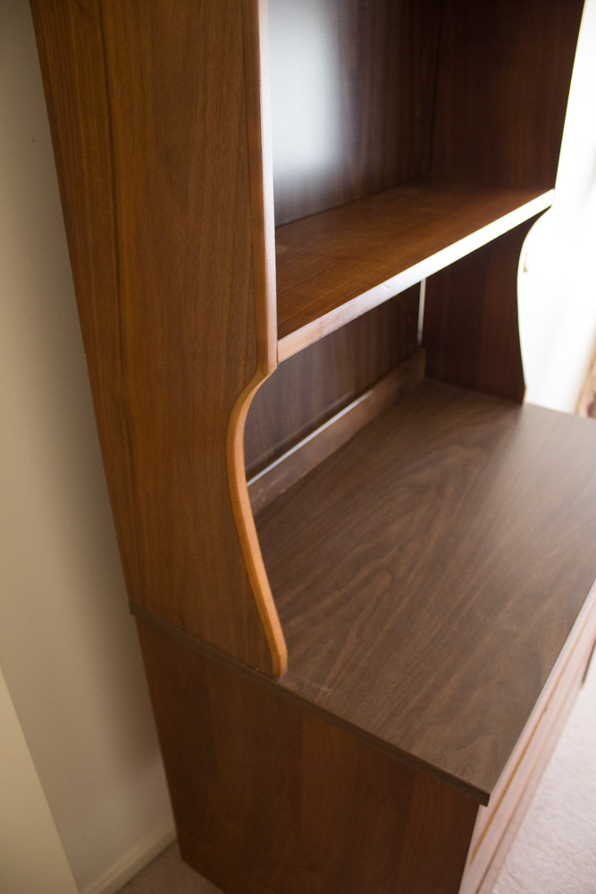 Mid Century Modern Display Shelf With Drawers
