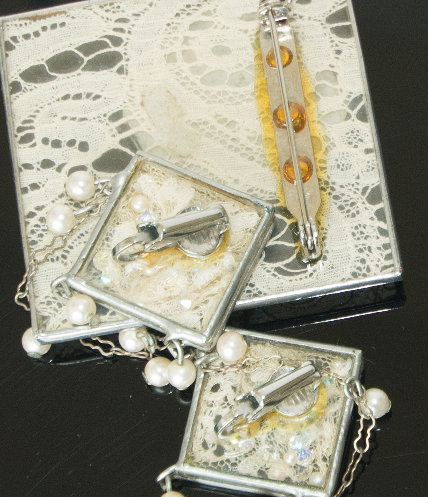 Vintage Inspired Brooch With Earrings