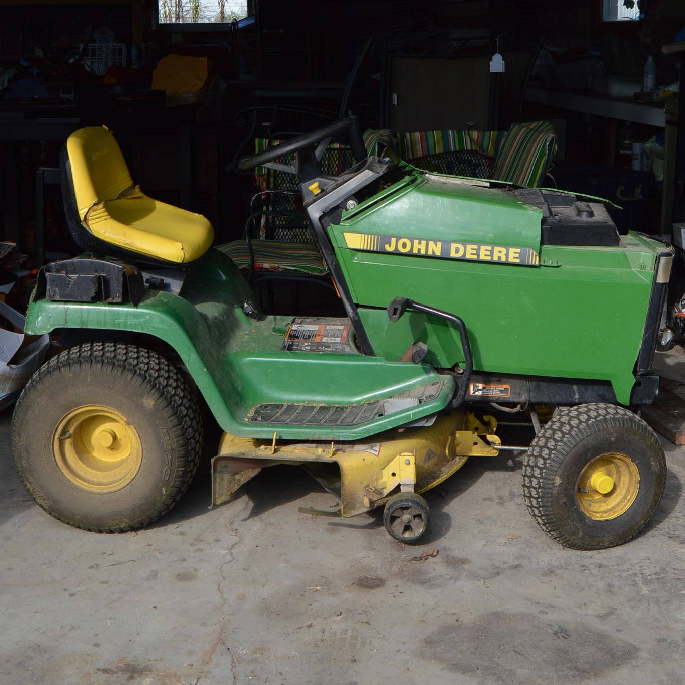 John Deere LX178 Riding Lawnmower