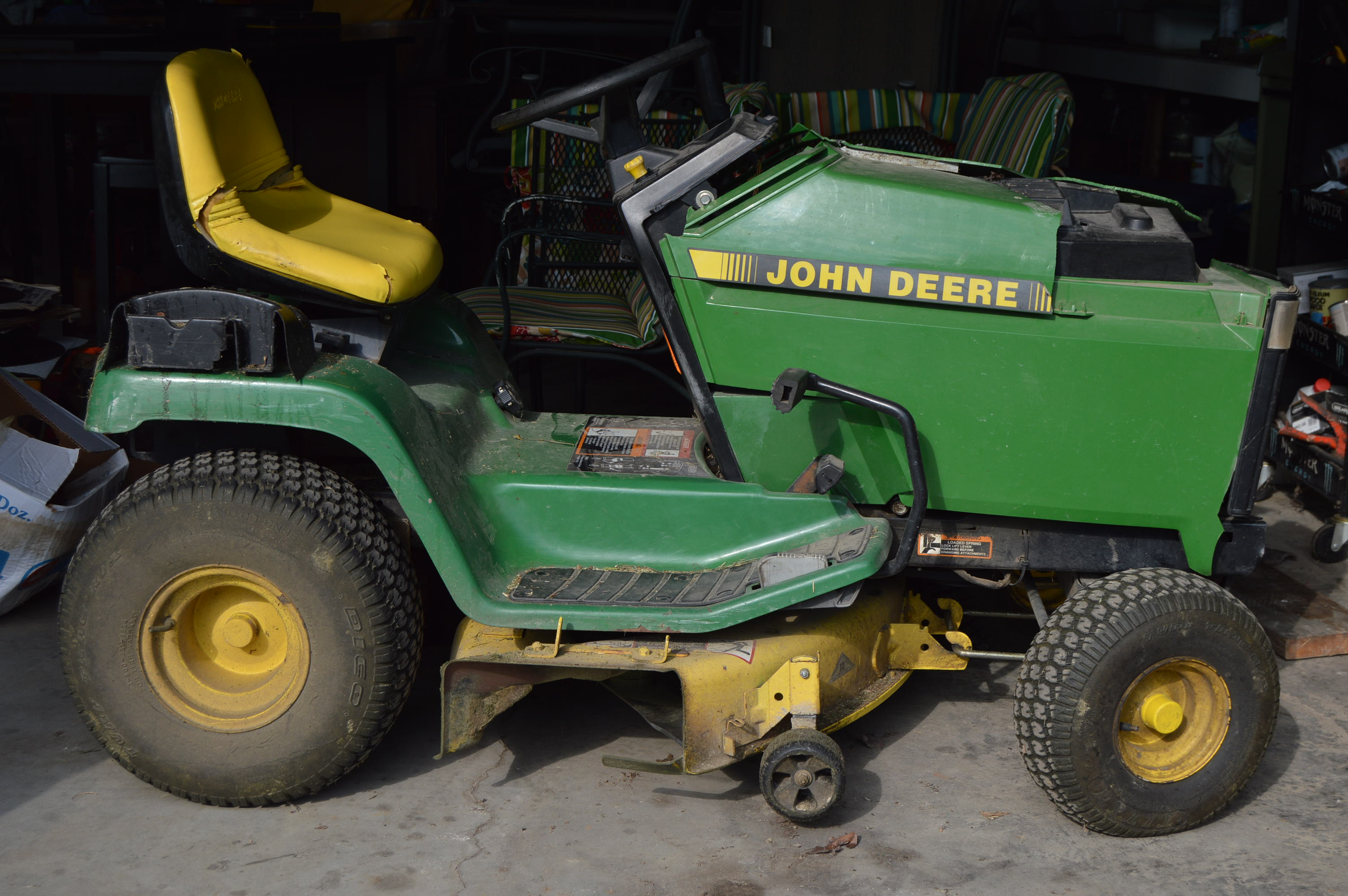 John Deere LX178 Riding Lawnmower