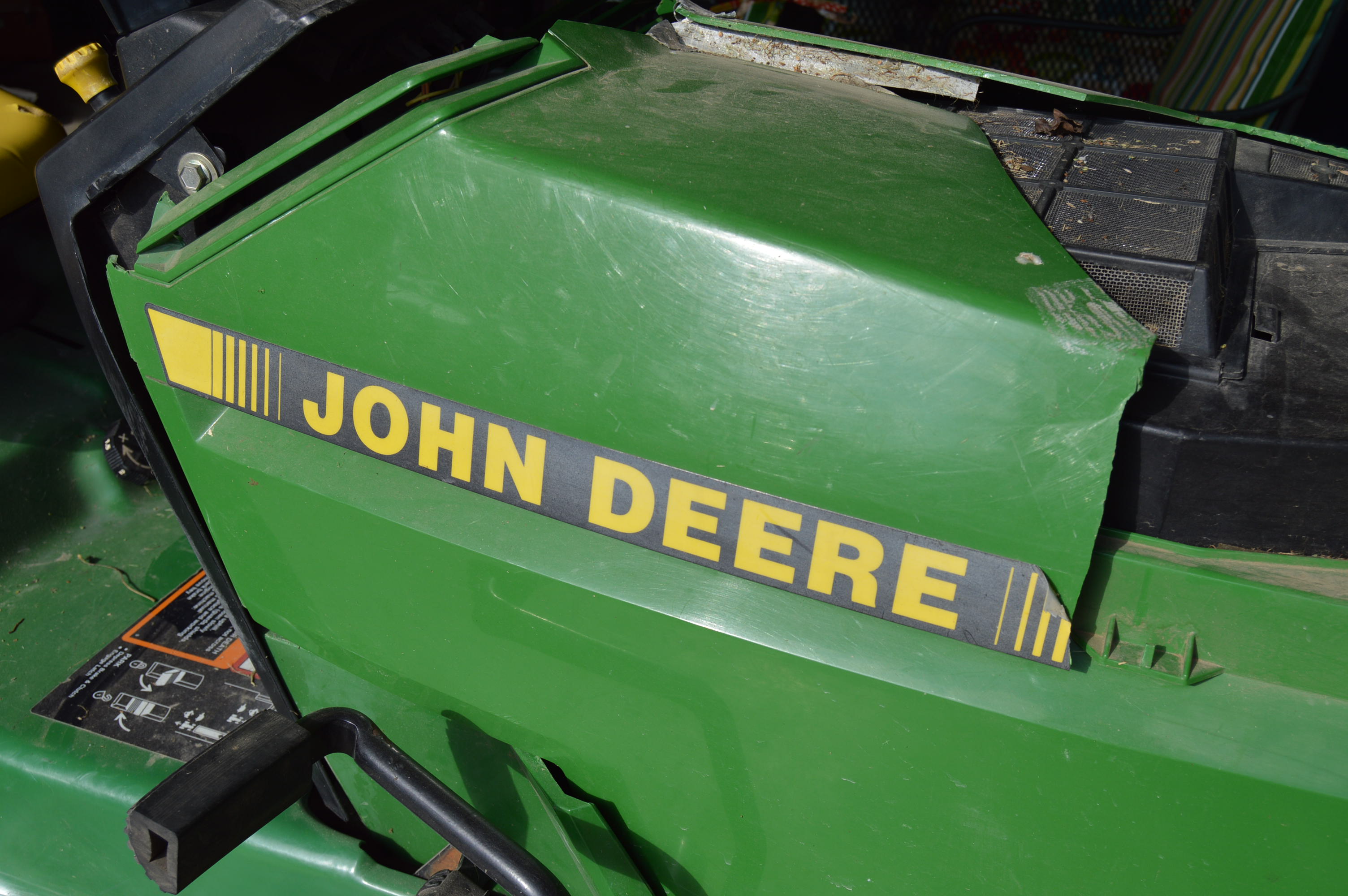 John Deere LX178 Riding Lawnmower