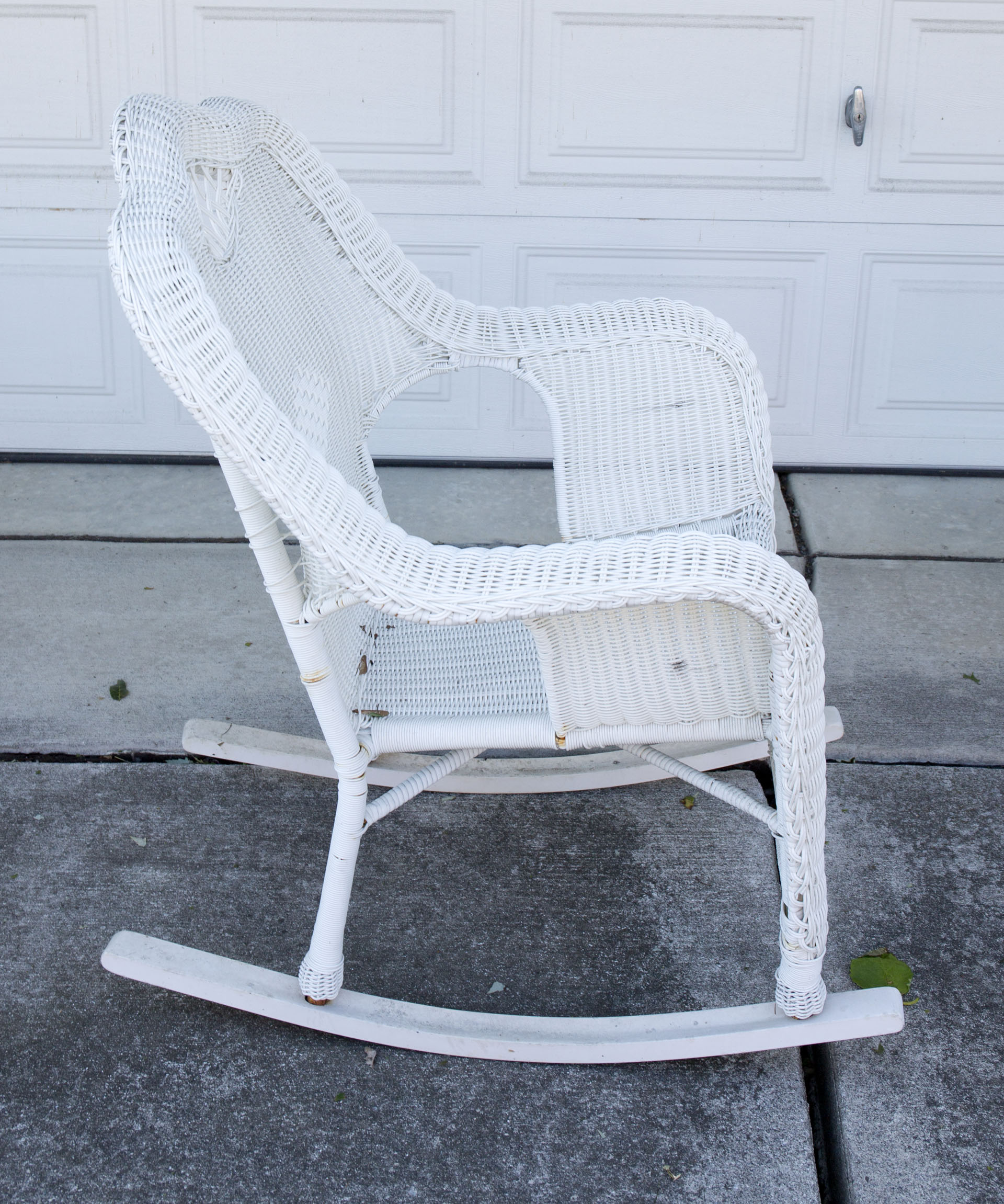 White Wicker Patio Set