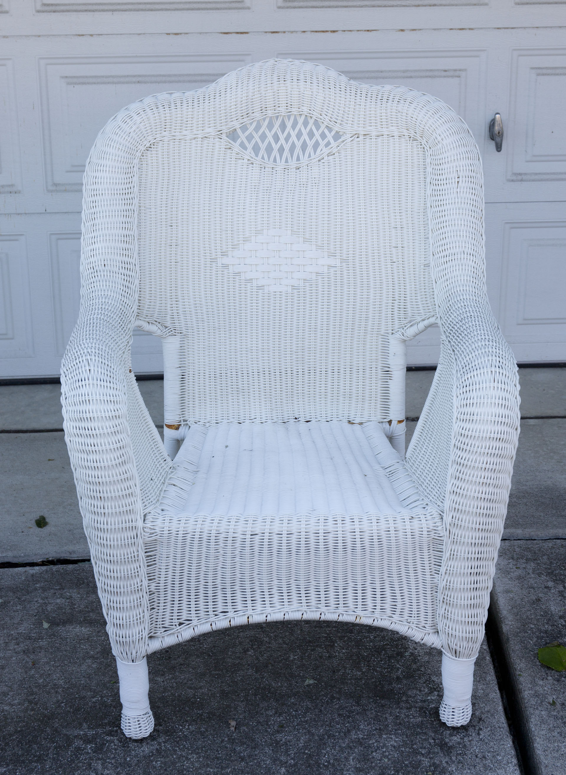 White Wicker Patio Set