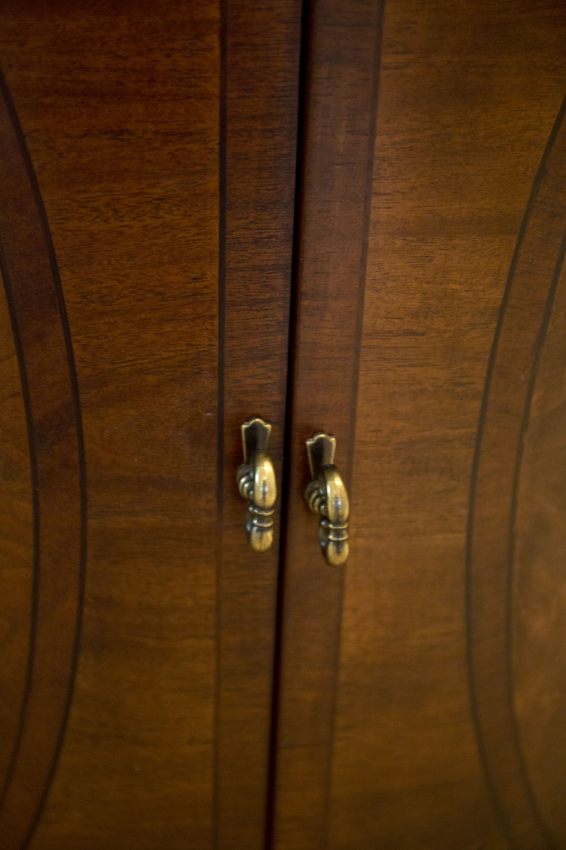 Shenandoah Valley Furniture Rounded Buffet Table