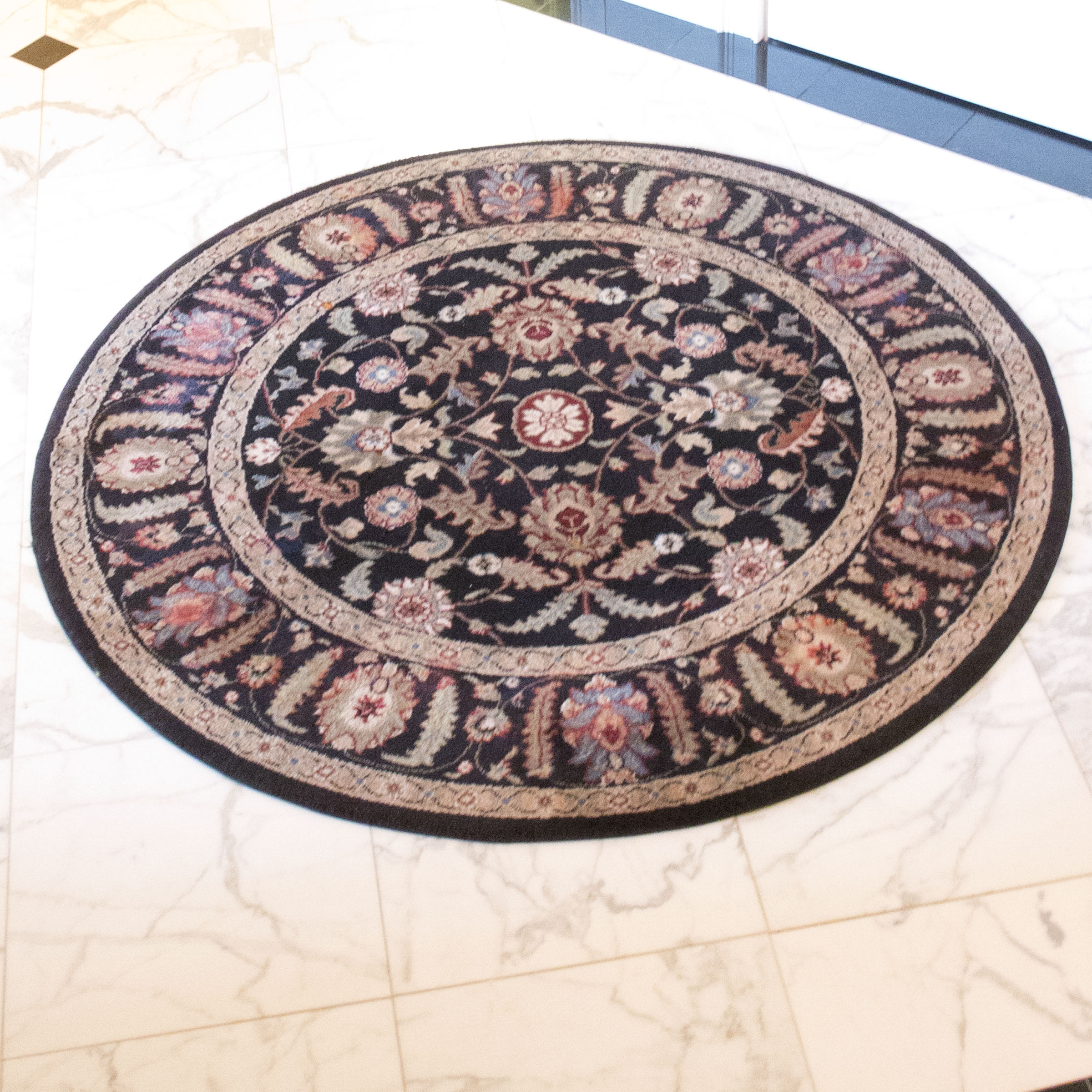 Round Machine Made Floral Rug