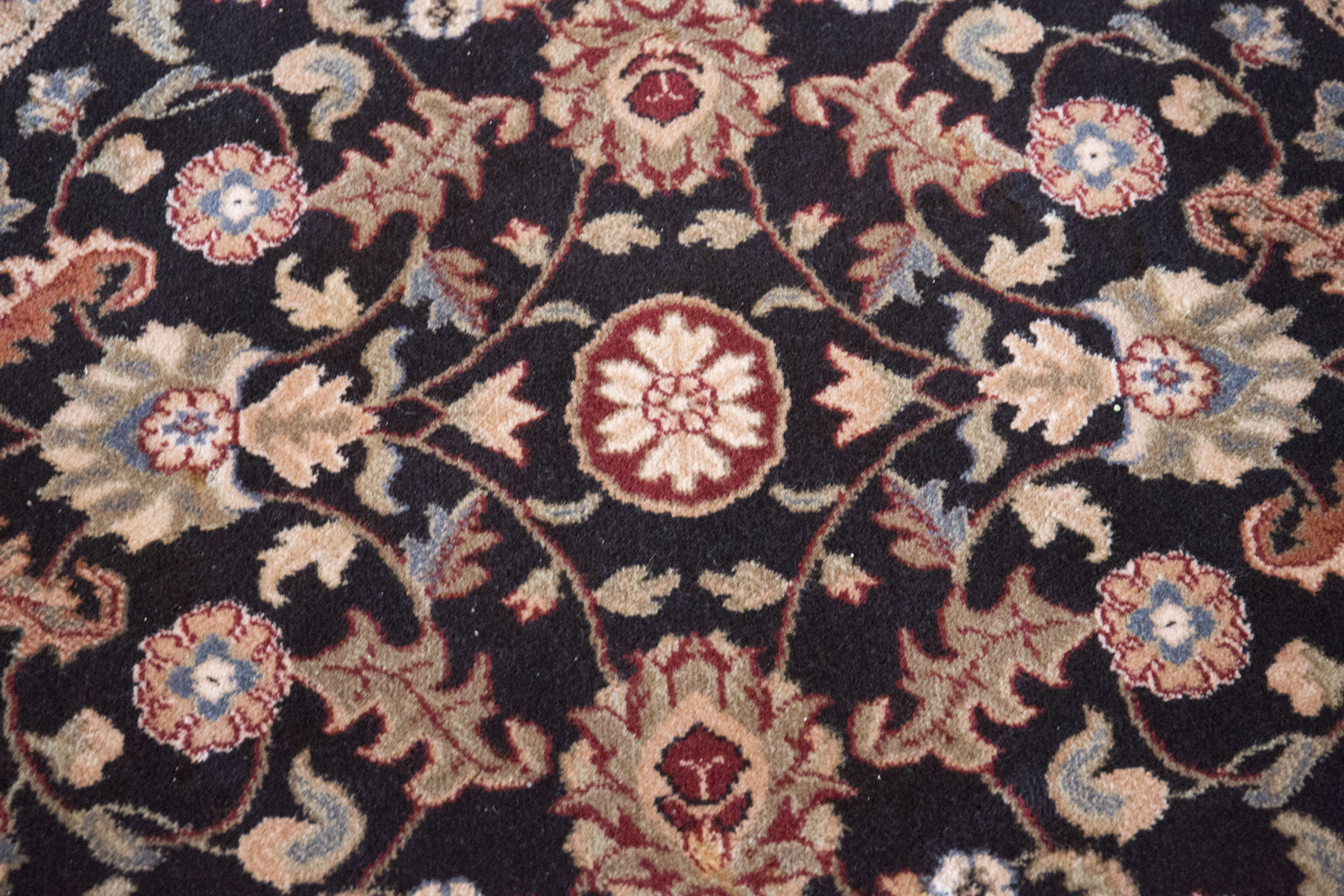 Round Machine Made Floral Rug