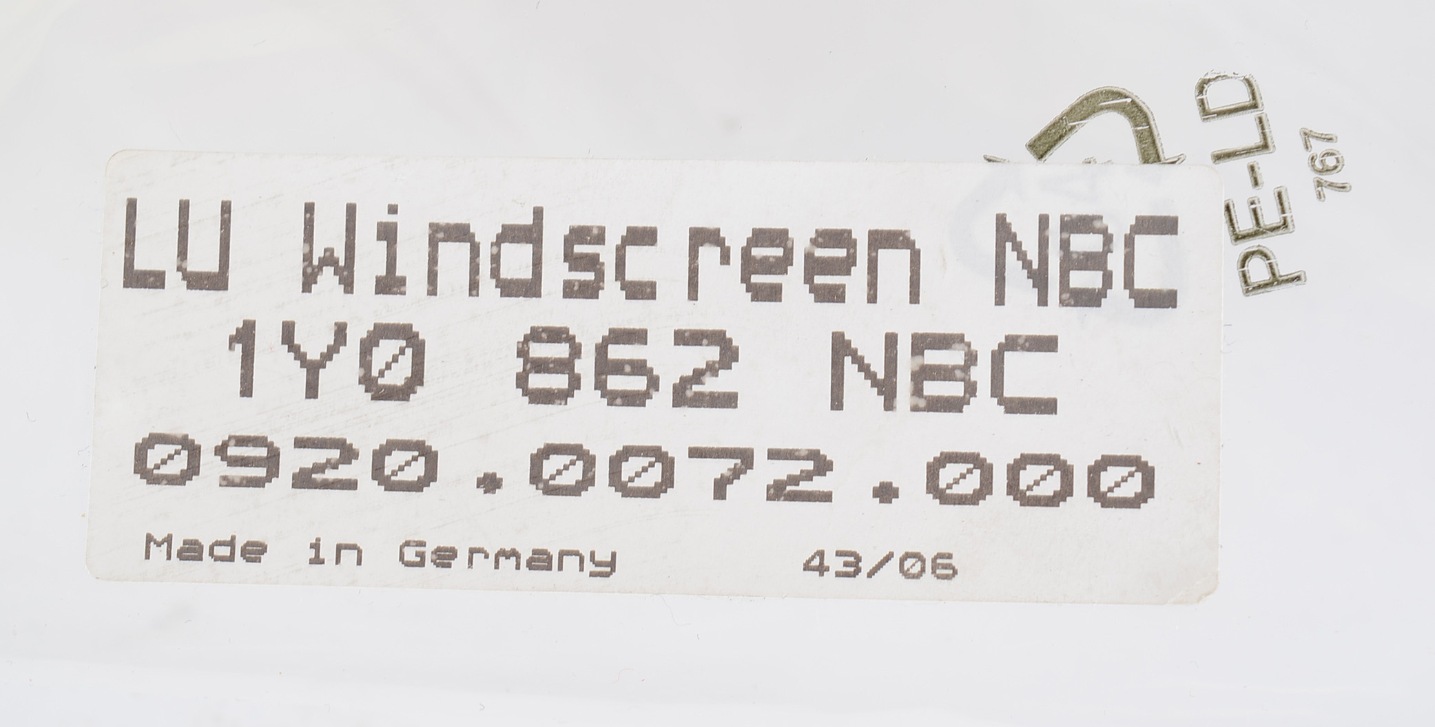 Volkswagen Beetle Convertible LV Windshield with Storage Case