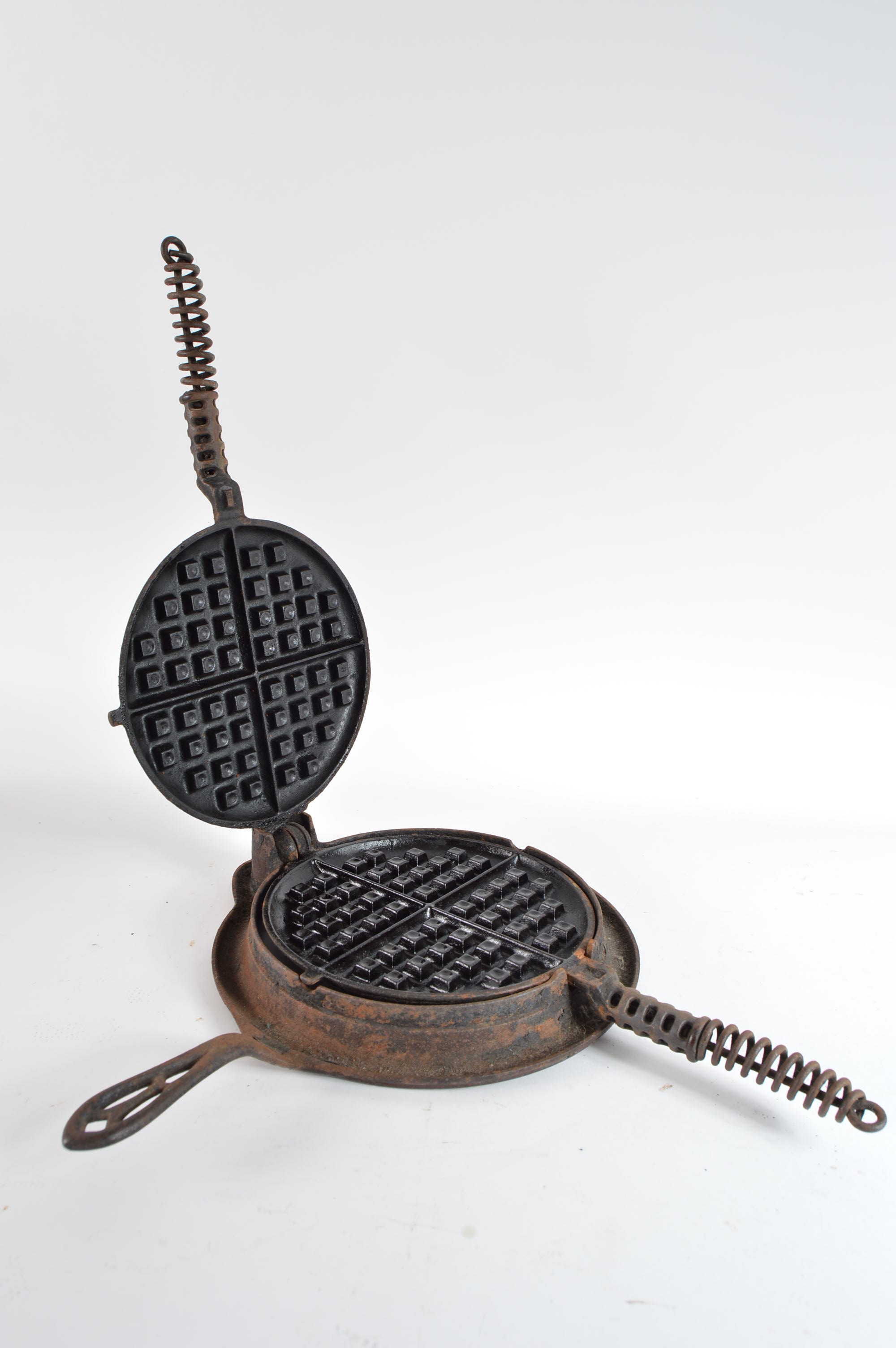 Vintage Griswold No. 8 Cast Iron Waffle Maker