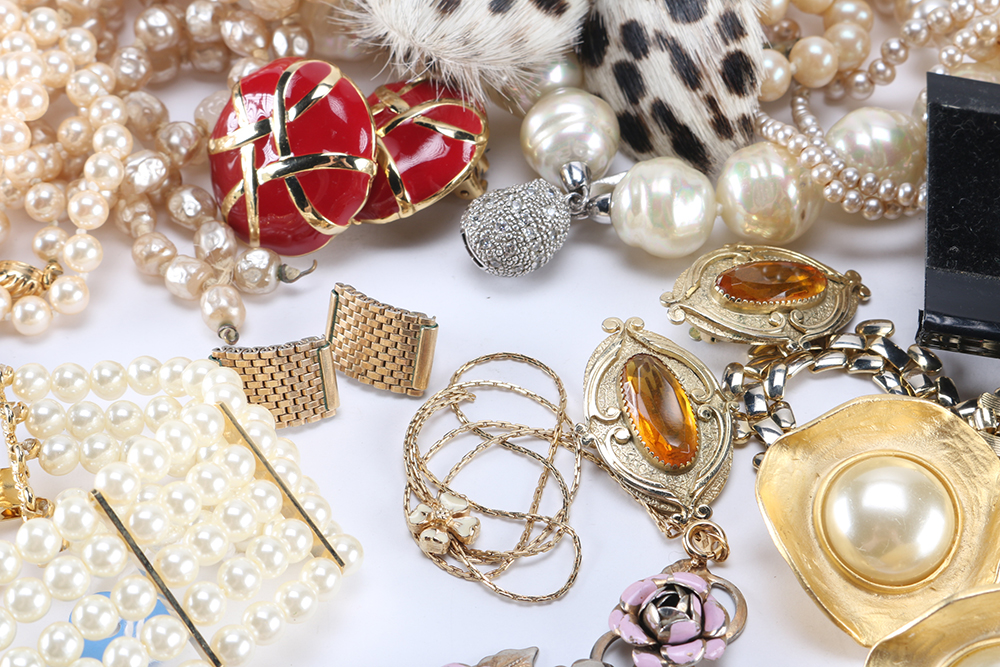 Faux Pearl. Gold Tone and Silver Tone Jewelry