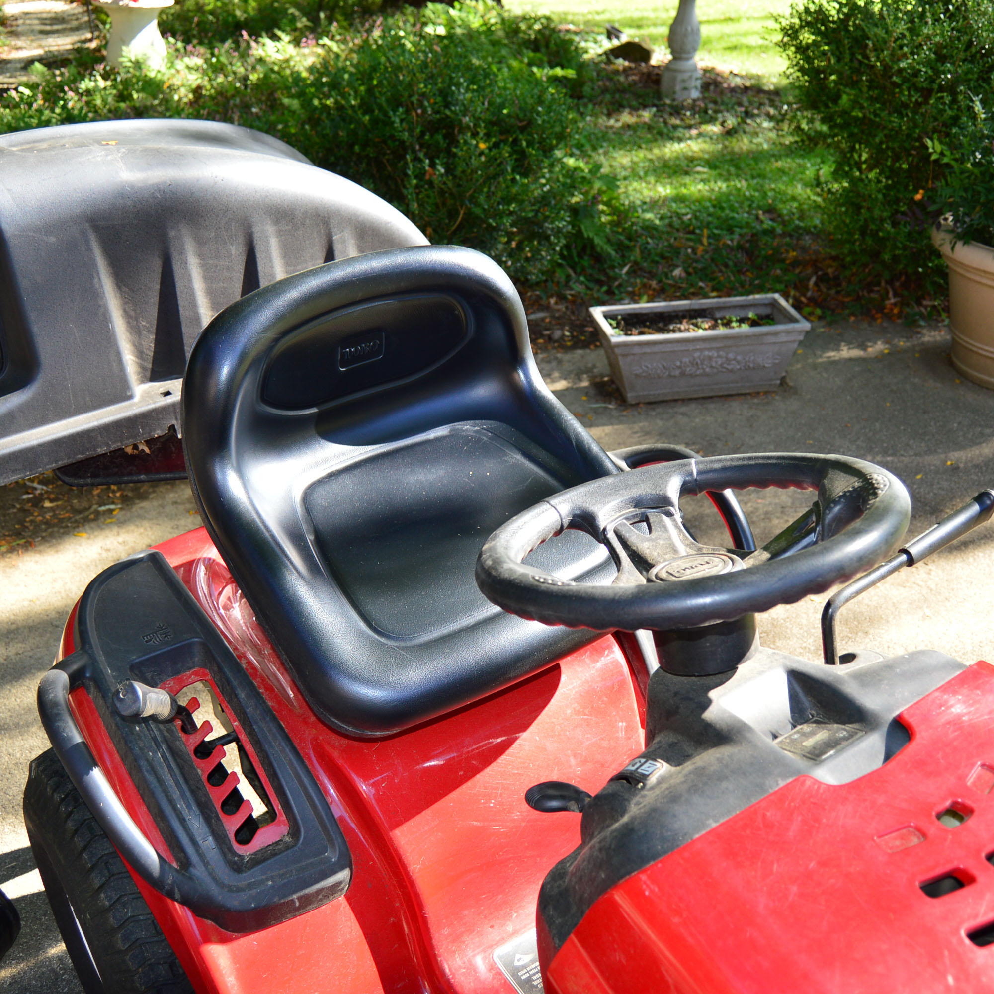 Toro LX420 Twin Cam Riding Lawnmower