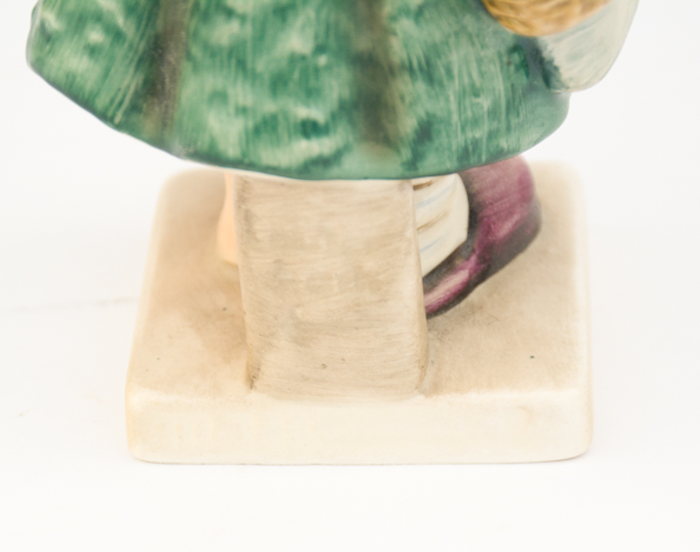 Goebel Hummel 204 "Weary Wanderer" Figurine