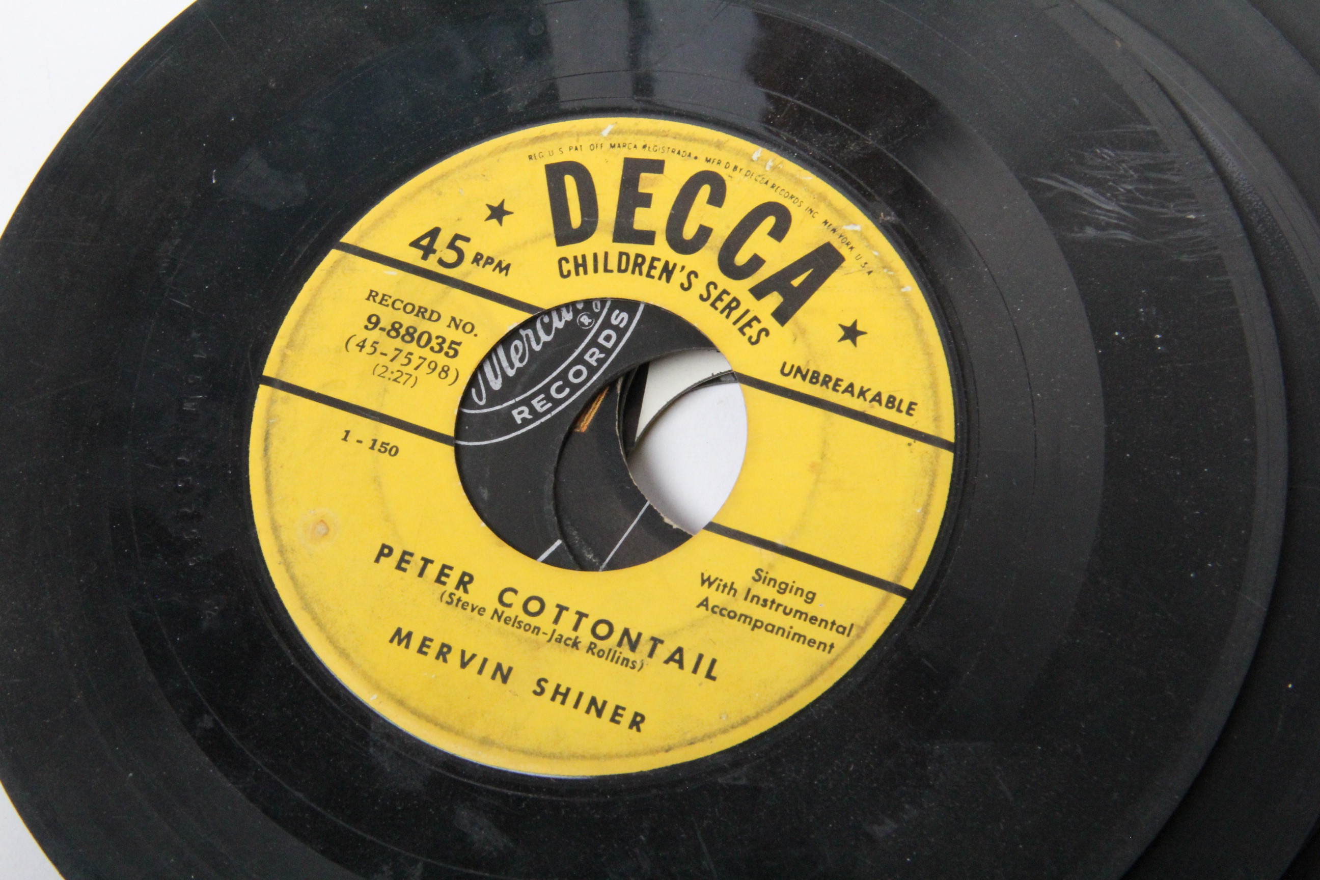 Vintage RCA Victor 45 RPM Turntable With Records