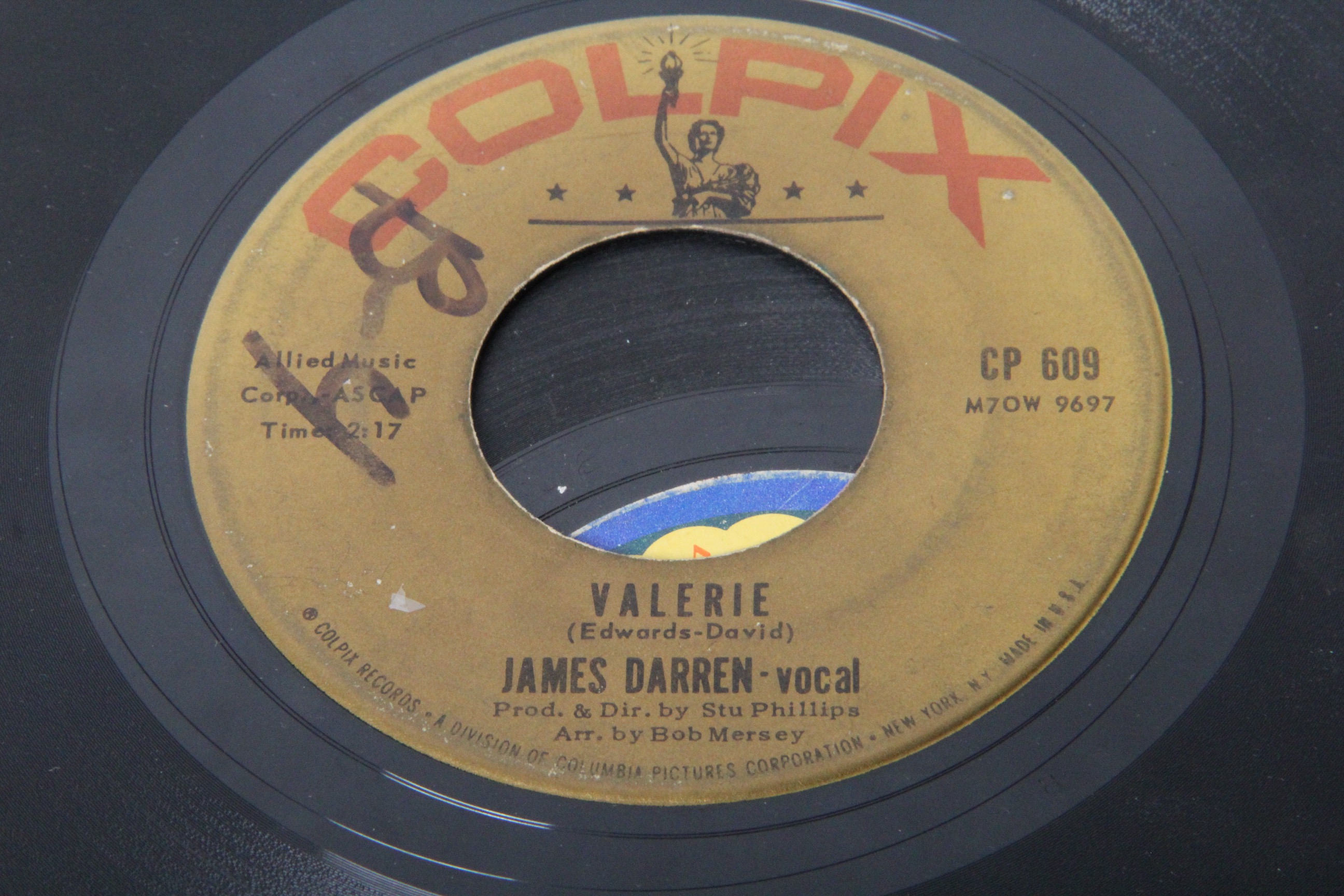 Vintage RCA Victor 45 RPM Turntable With Records