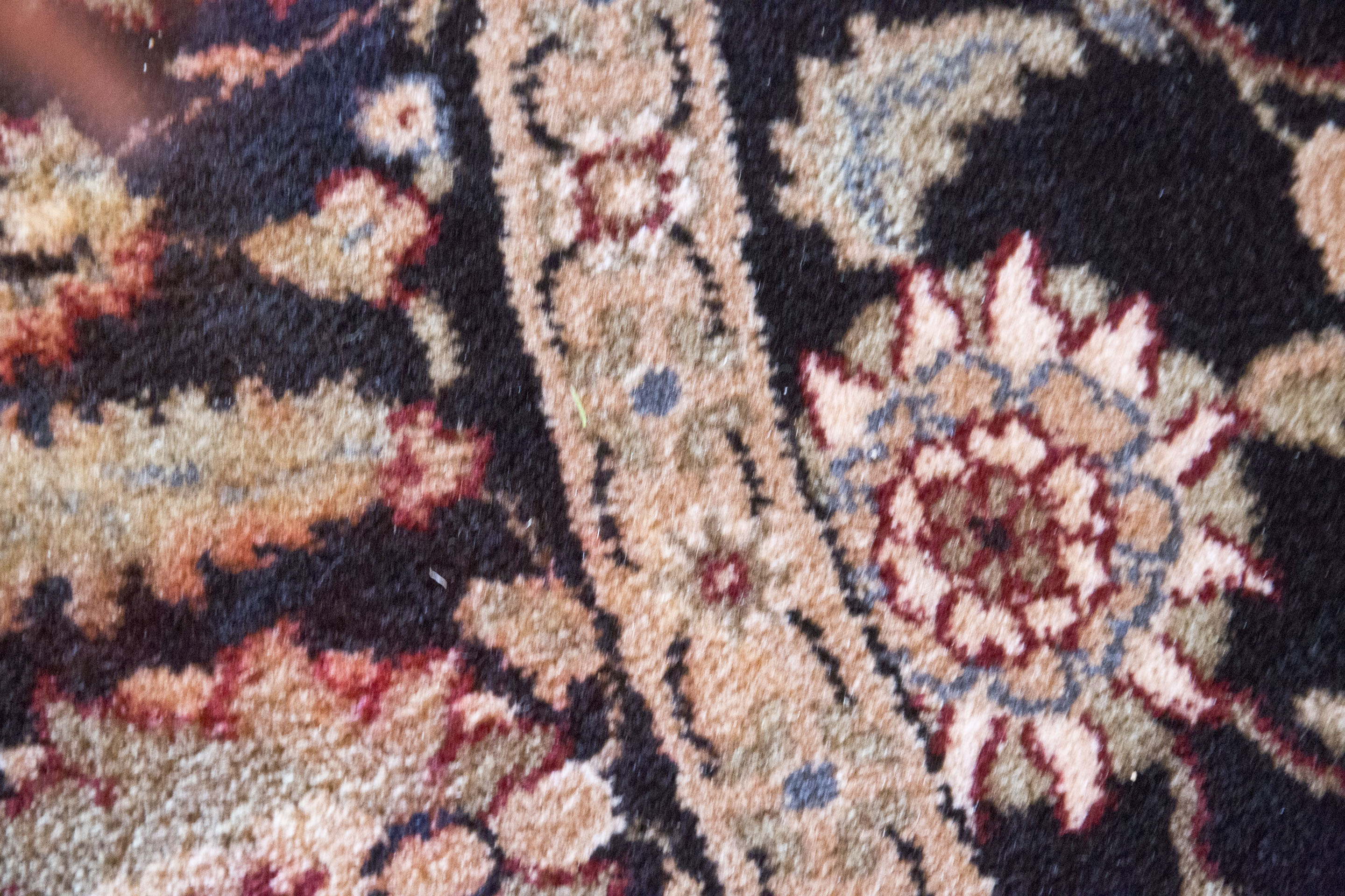 Round Machine Made Floral Rug