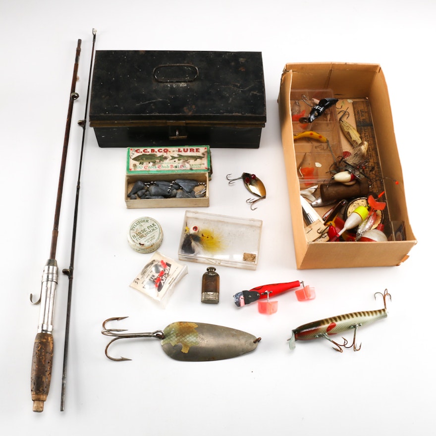Vintage Pflueger Hande-pak Fish Hooks Tin Fishing Hook Collectible