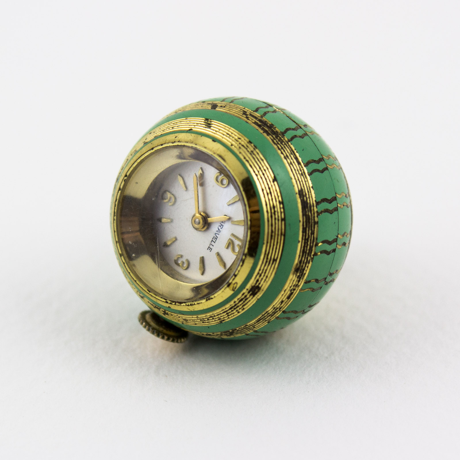 Caravelle pendant watch online