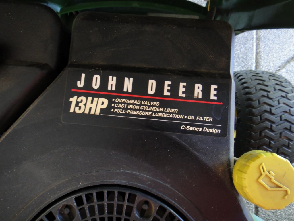 John Deere LT133 Lawn Tractor