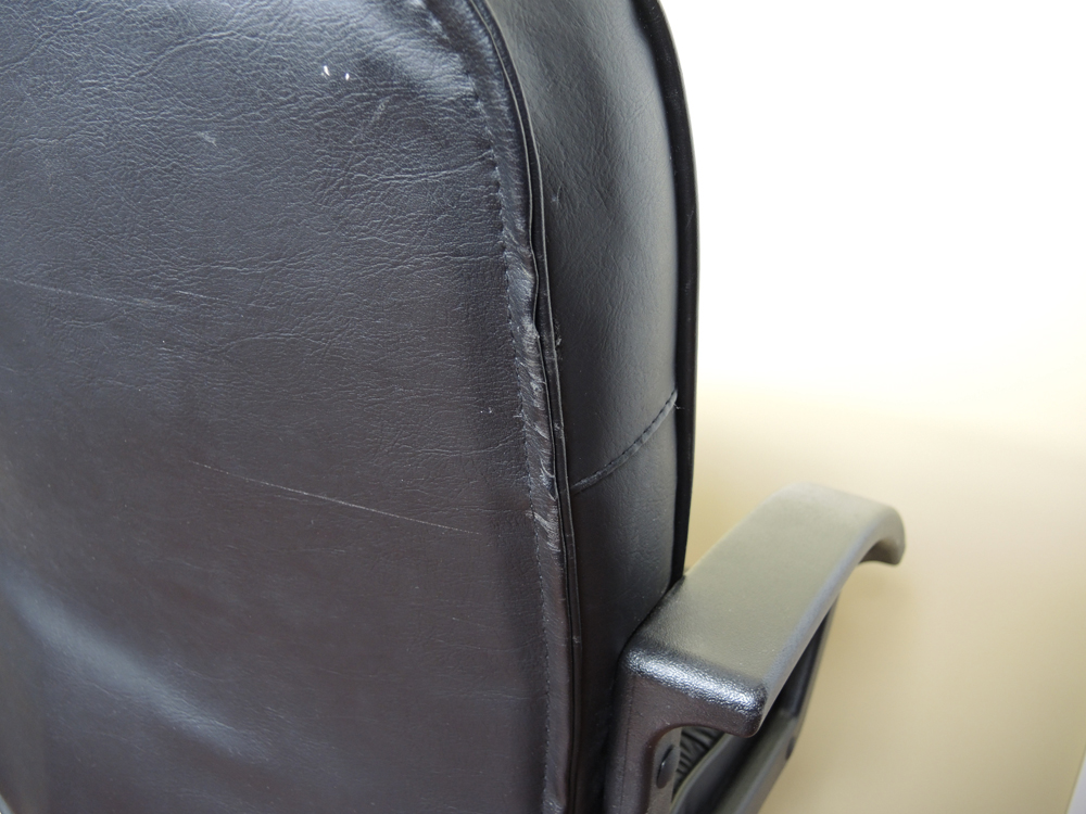 FDL Black Faux Leather Office Chair on Wheels