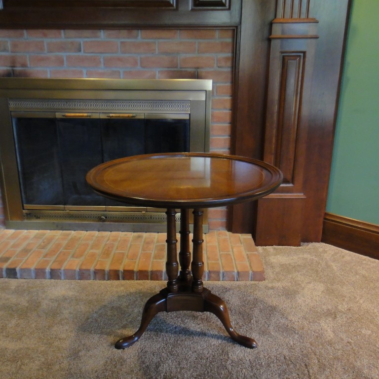 Vintage Columbia Mfg. Queen Anne Style Tea Table