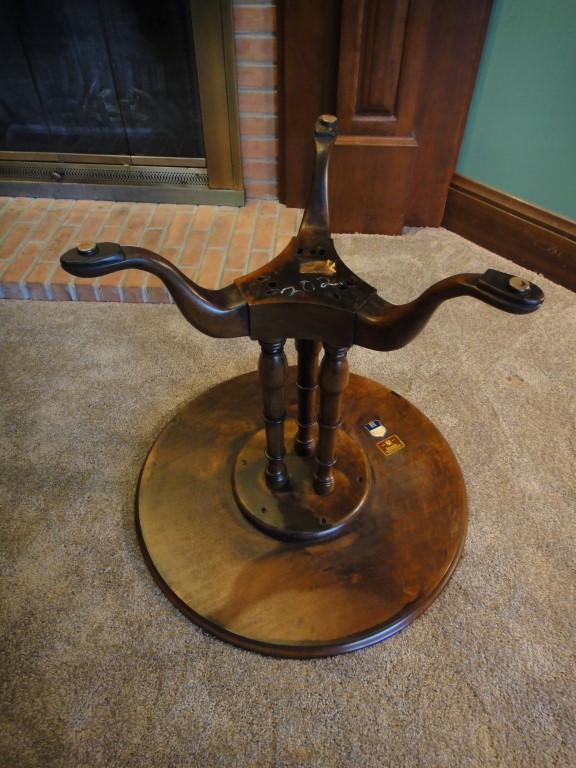 Vintage Columbia Mfg. Queen Anne Style Tea Table