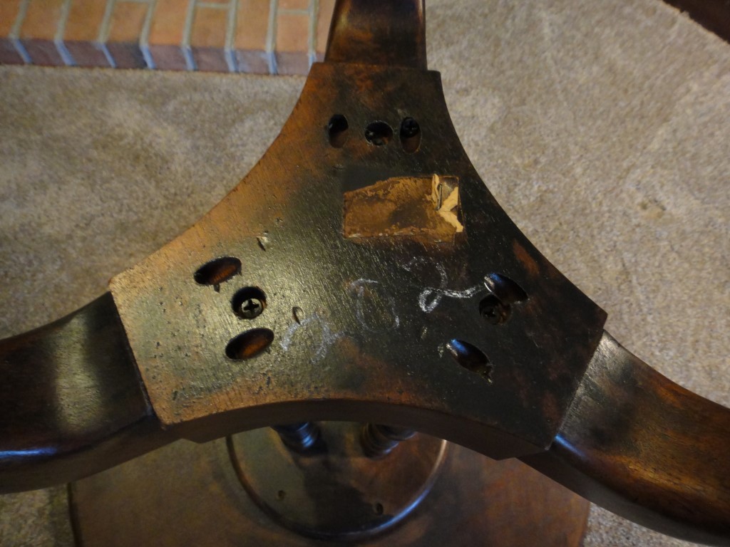 Vintage Columbia Mfg. Queen Anne Style Tea Table