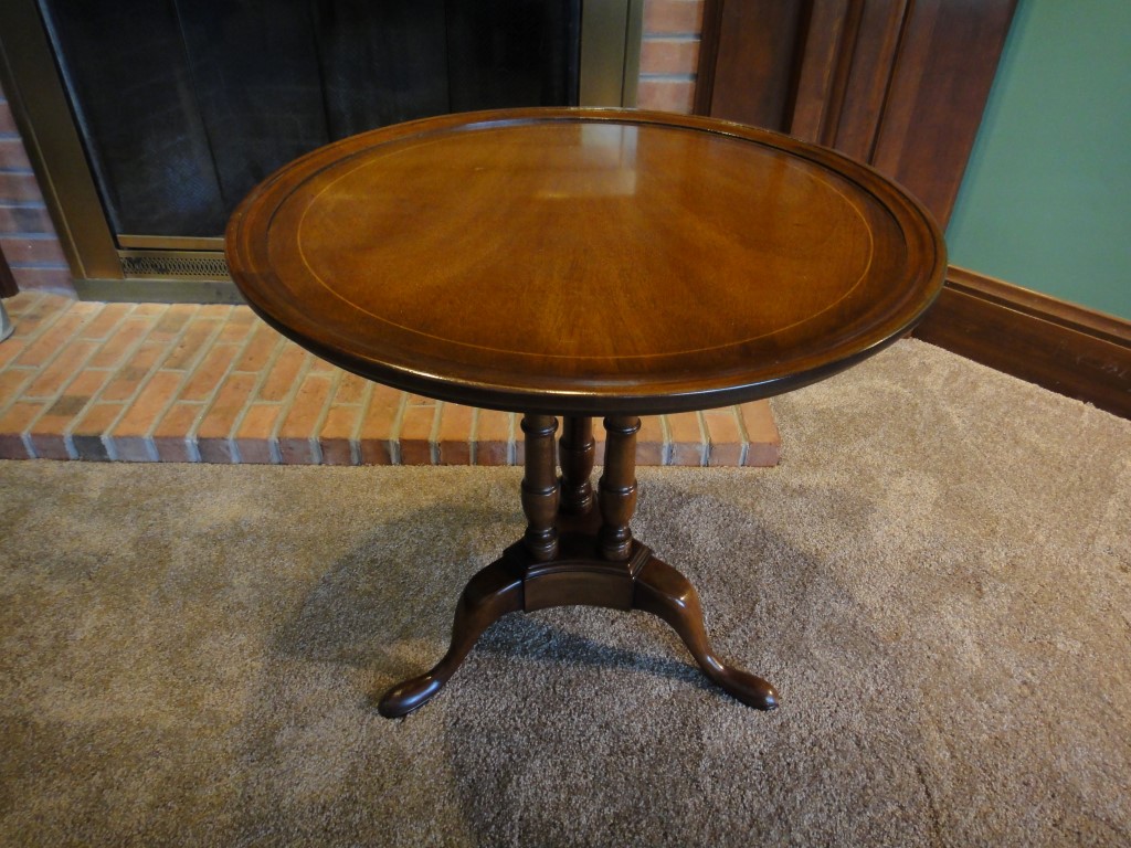 Vintage Columbia Mfg. Queen Anne Style Tea Table