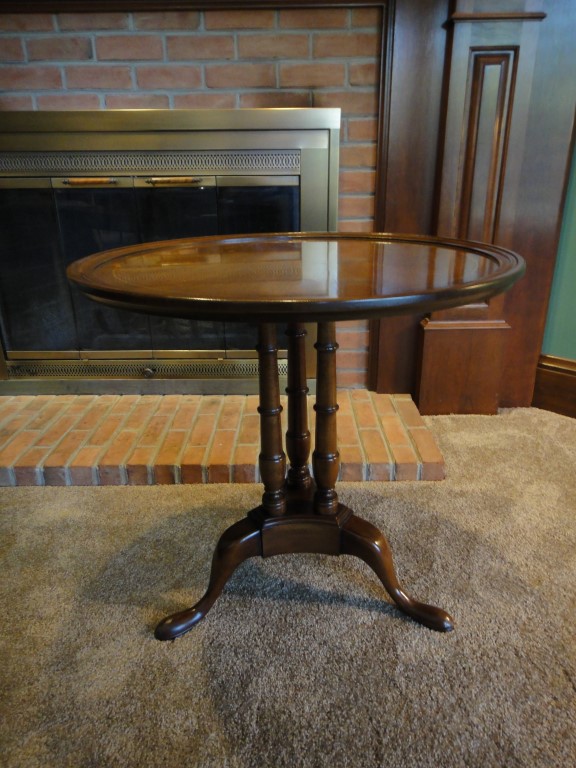 Vintage Columbia Mfg. Queen Anne Style Tea Table