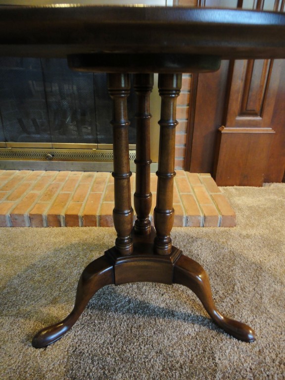 Vintage Columbia Mfg. Queen Anne Style Tea Table