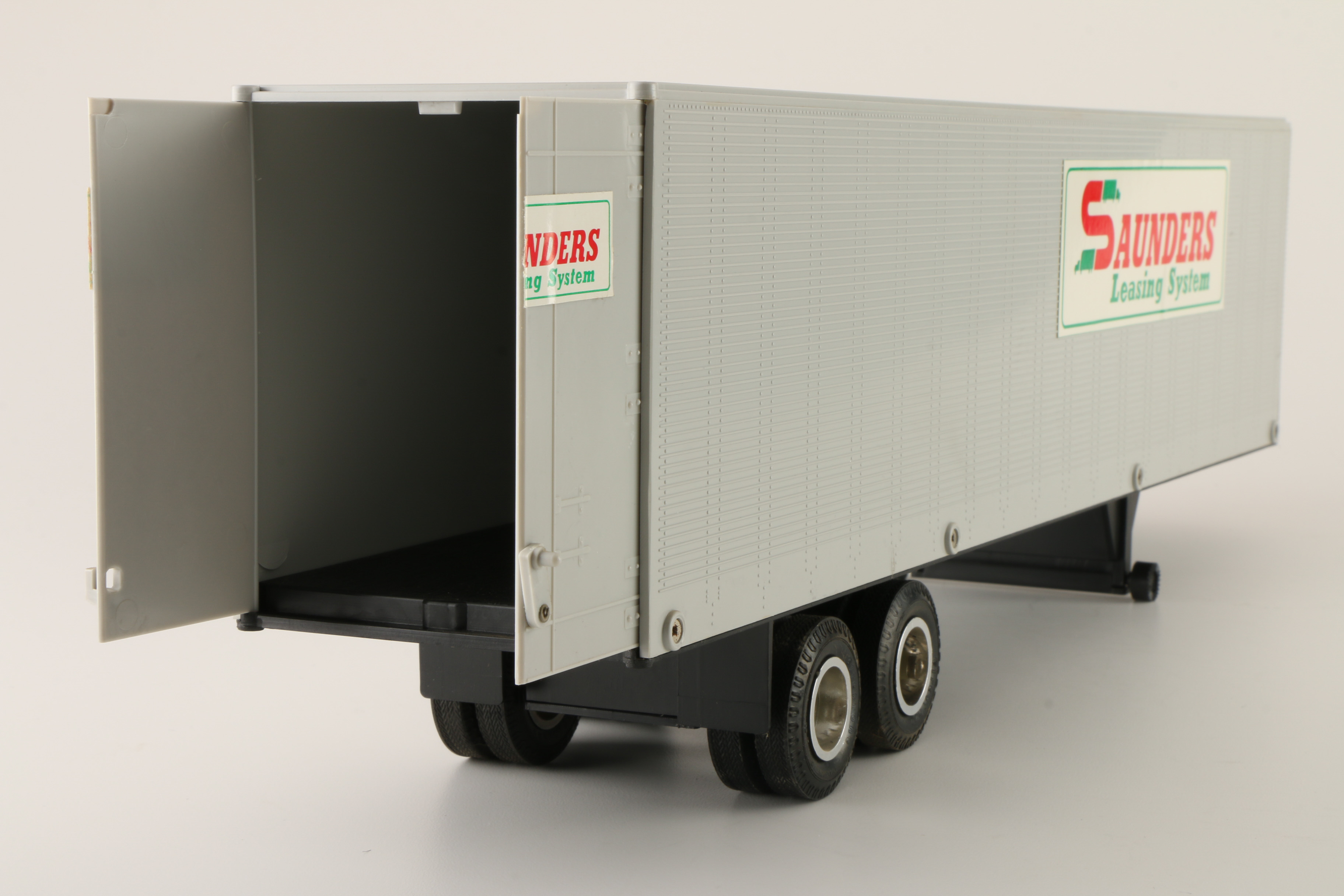 "Movin' On" Remote Control Semi-Truck