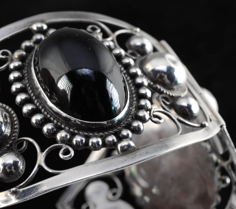 Mexican Silver and Black Onyx Openwork Hinged Bracelet