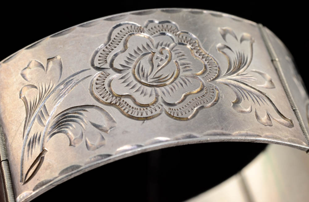 Vintage Mexican Sterling Silver Floral Engraved Hinge Bracelet