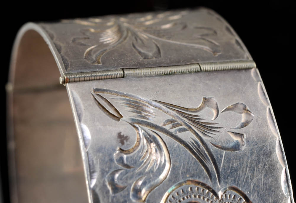 Vintage Mexican Sterling Silver Floral Engraved Hinge Bracelet