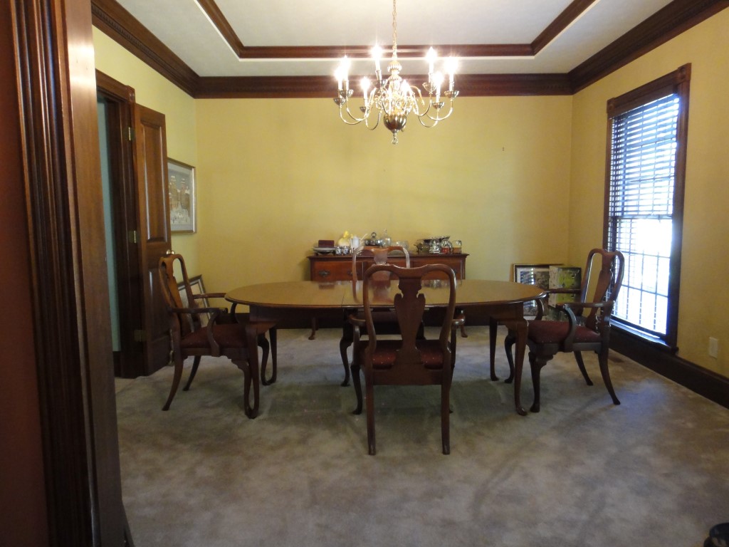 Queen Anne Dining Table & Chairs by Hickory Chair Co.