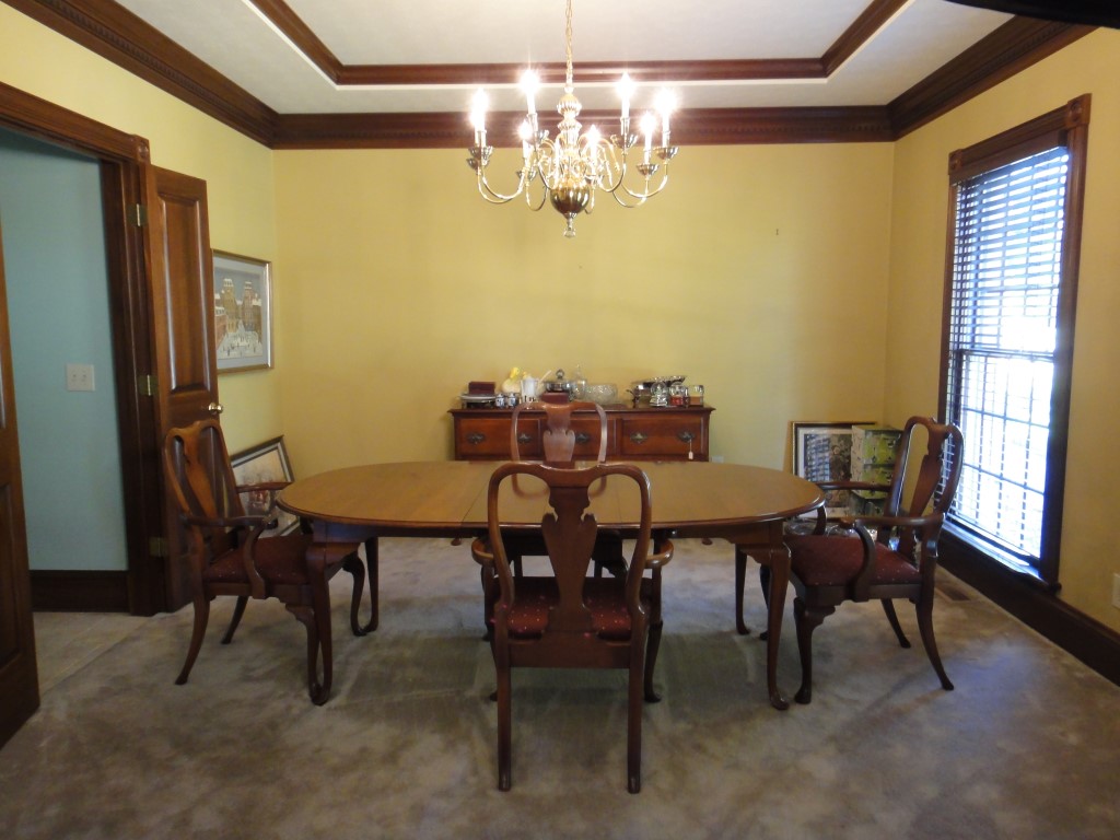 Queen Anne Dining Table & Chairs by Hickory Chair Co.