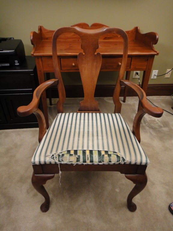 Queen Anne Dining Table & Chairs by Hickory Chair Co.