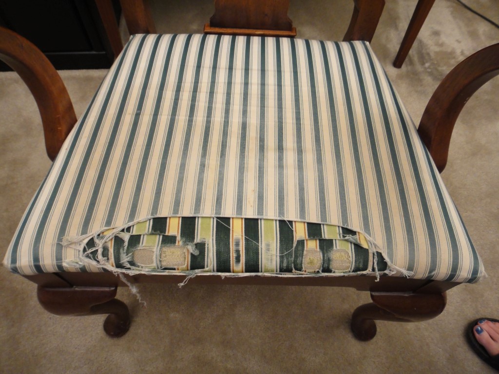 Queen Anne Dining Table & Chairs by Hickory Chair Co.