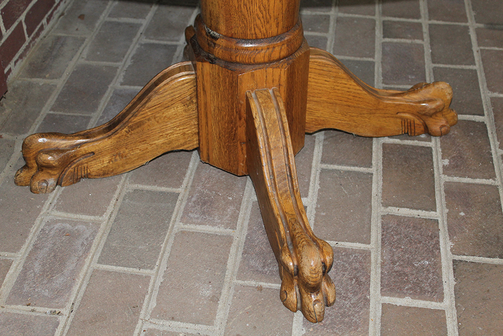 Round Oak Claw Foot Dining Room Table