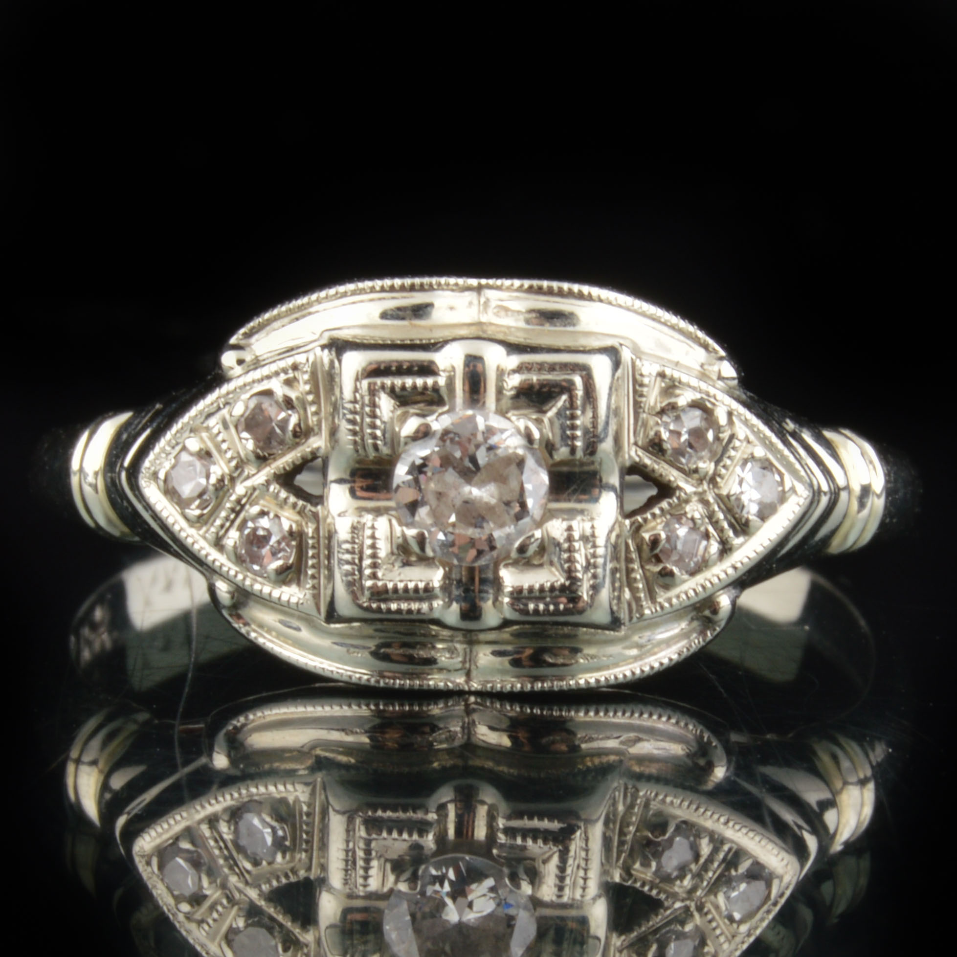 18K White Gold Art Deco Diamond Ring