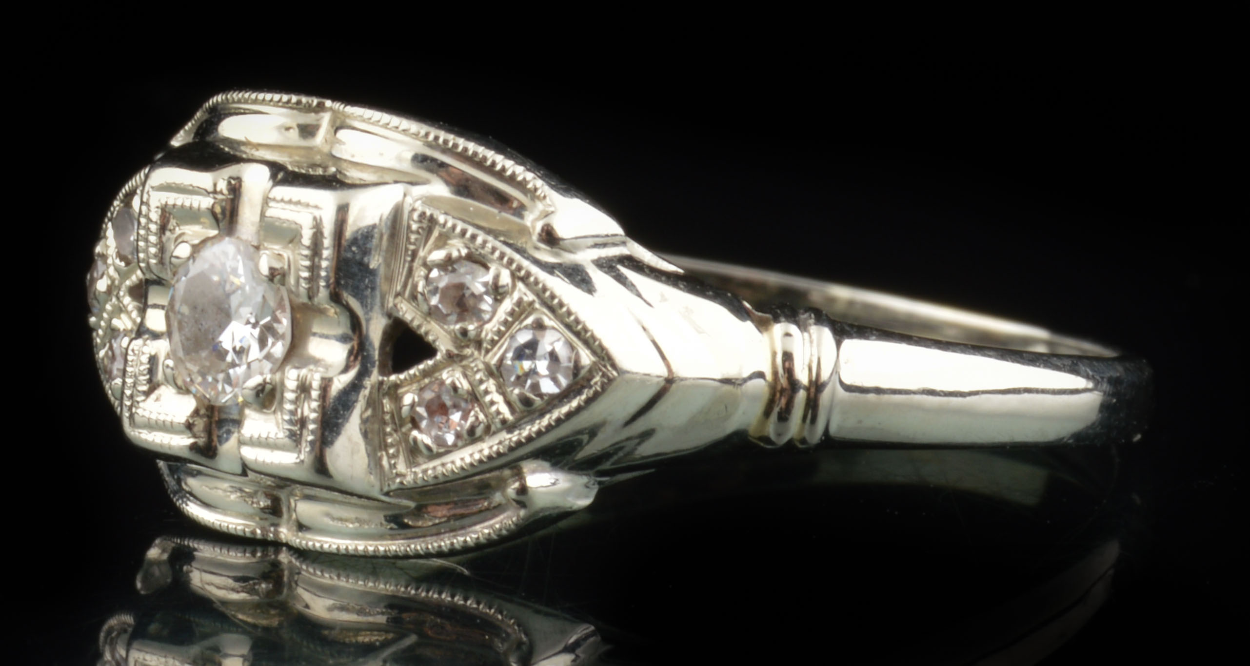 18K White Gold Art Deco Diamond Ring