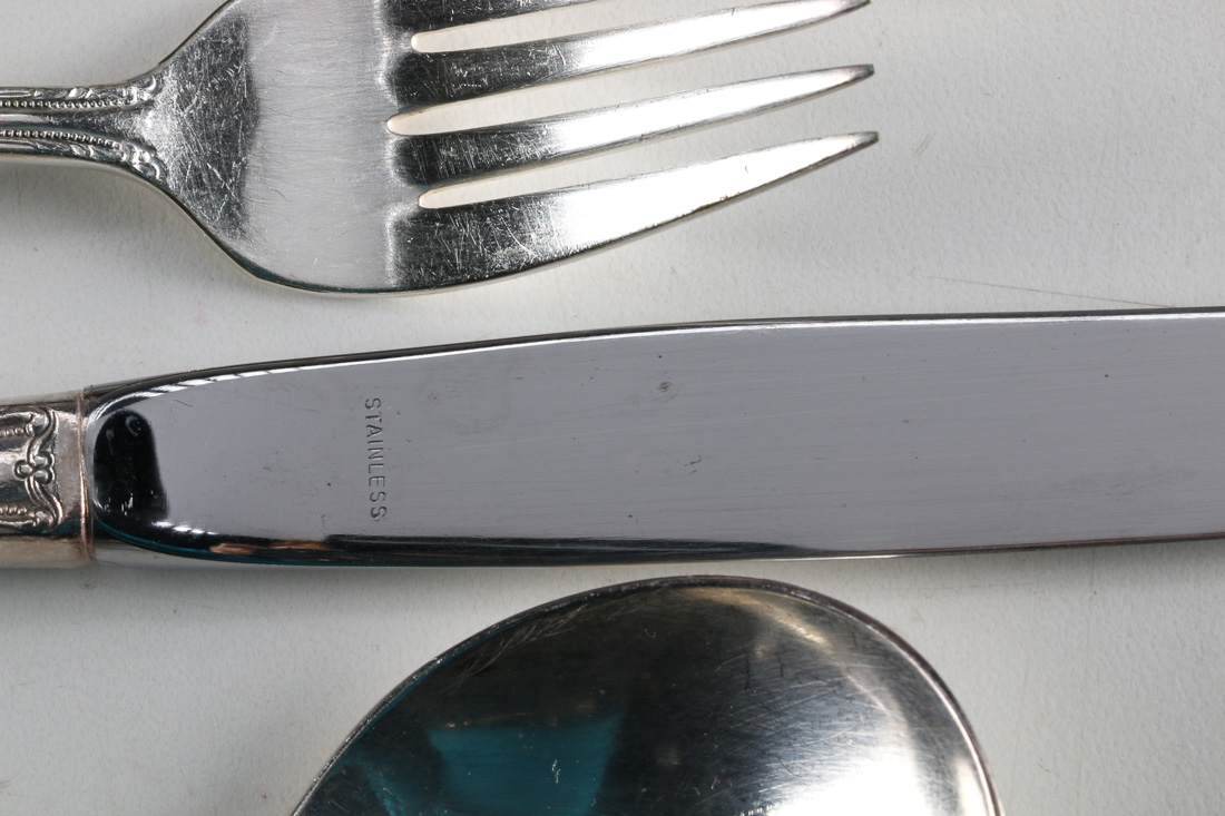 1847 Rogers Bros "Remembrance" Silverplated Flatware Set