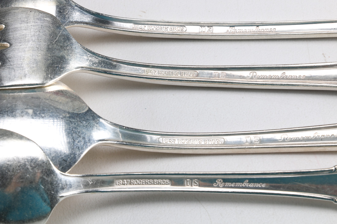 1847 Rogers Bros "Remembrance" Silverplated Flatware Set