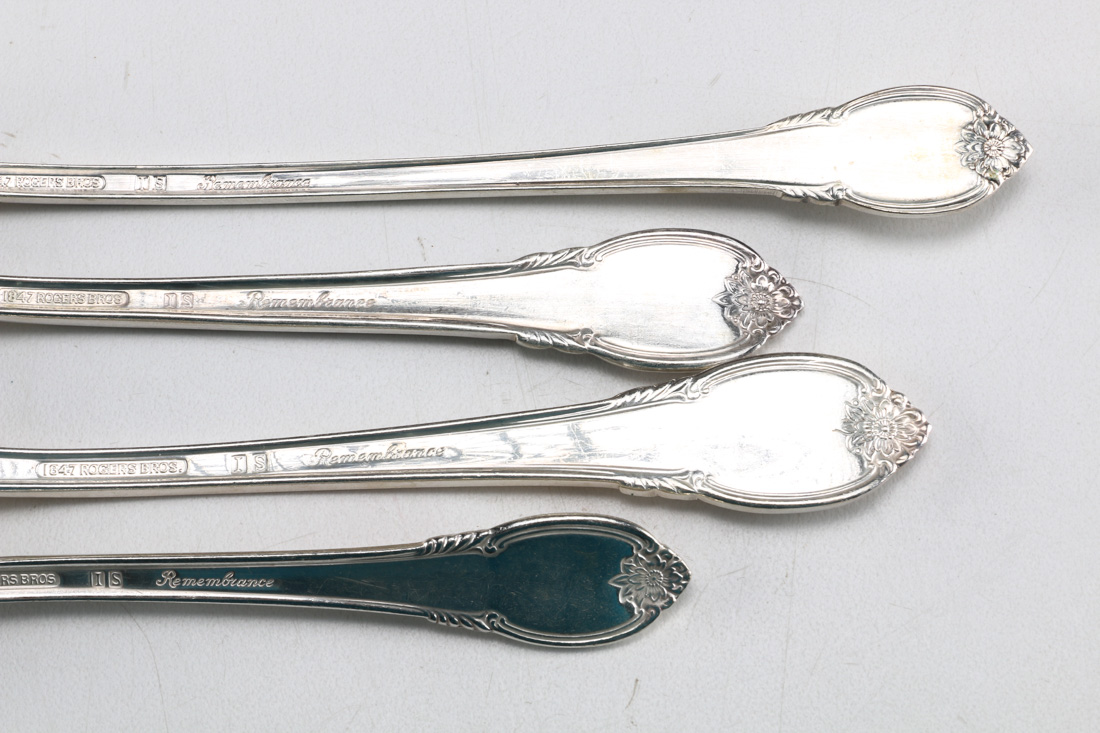 1847 Rogers Bros "Remembrance" Silverplated Flatware Set