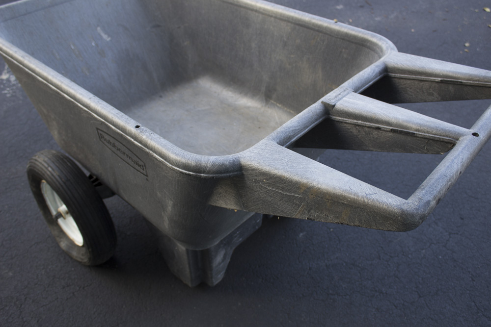 Rubbermaid Yard Cart