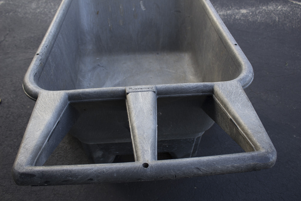 Rubbermaid Yard Cart