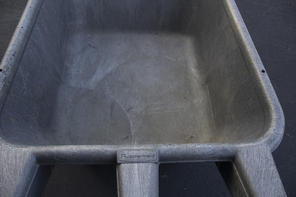 Rubbermaid Yard Cart