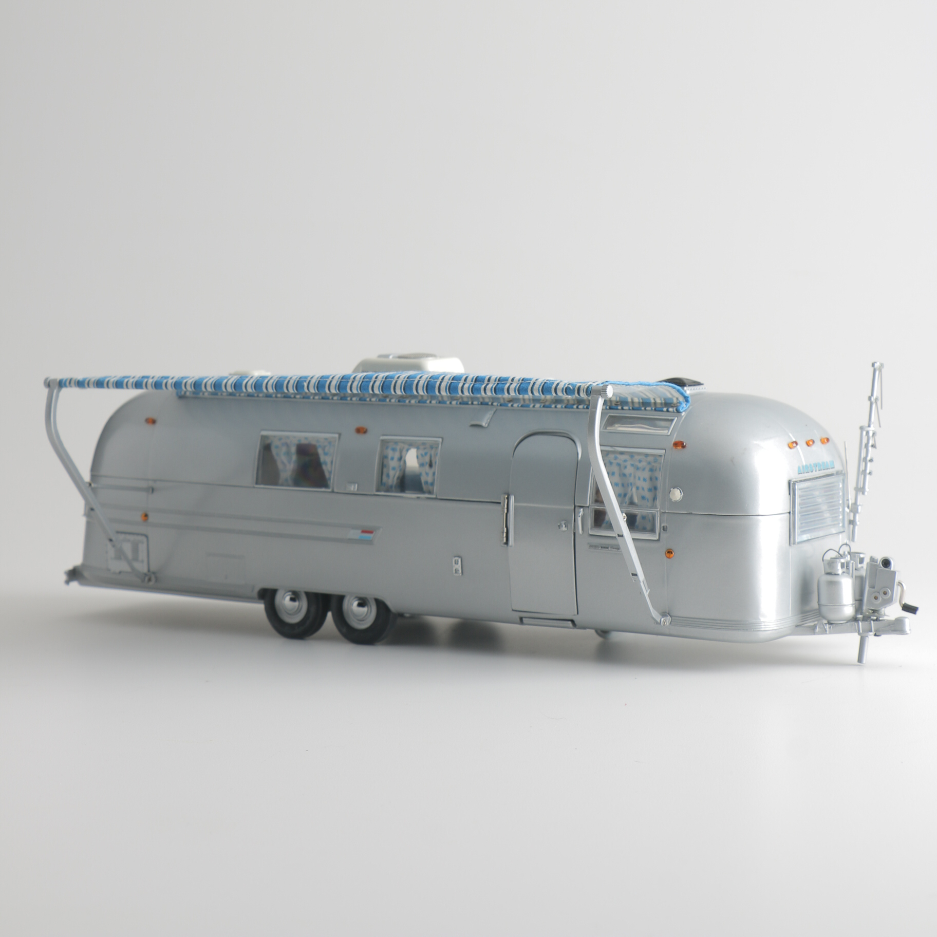 Franklin Mint Die-Cast 1968 Airstream Trailer
