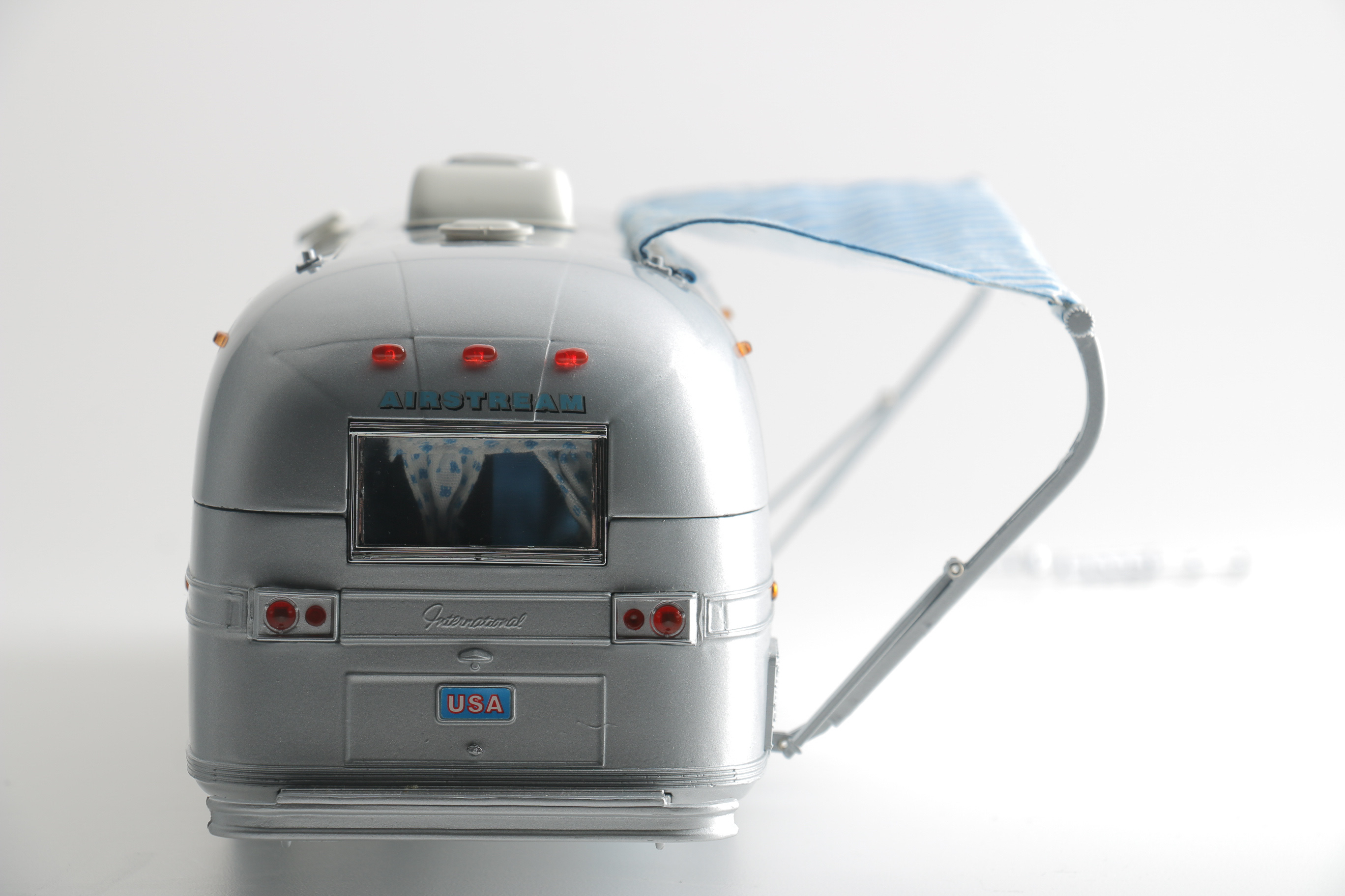 Franklin Mint Die-Cast 1968 Airstream Trailer