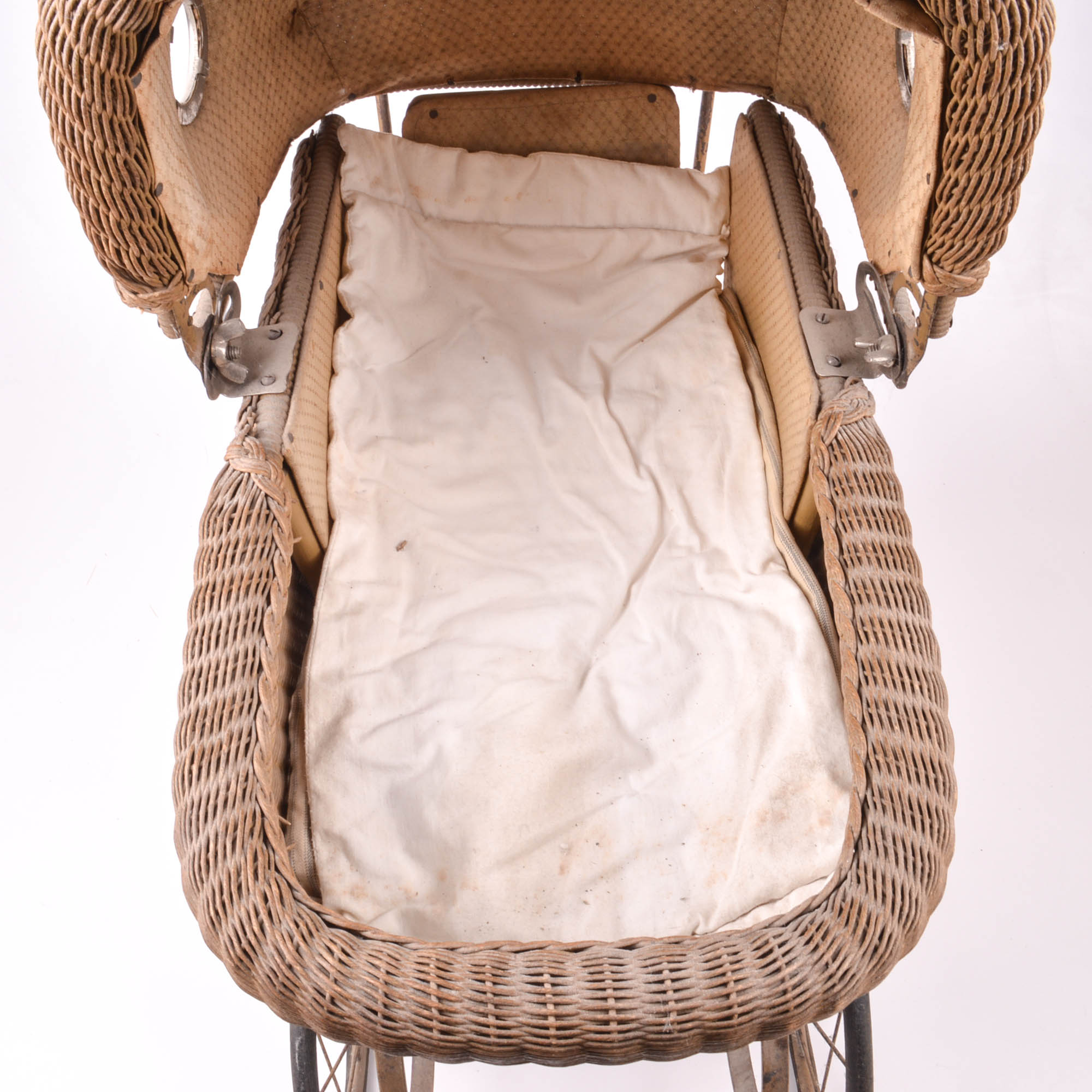 Antique Wicker Baby Doll Carriage