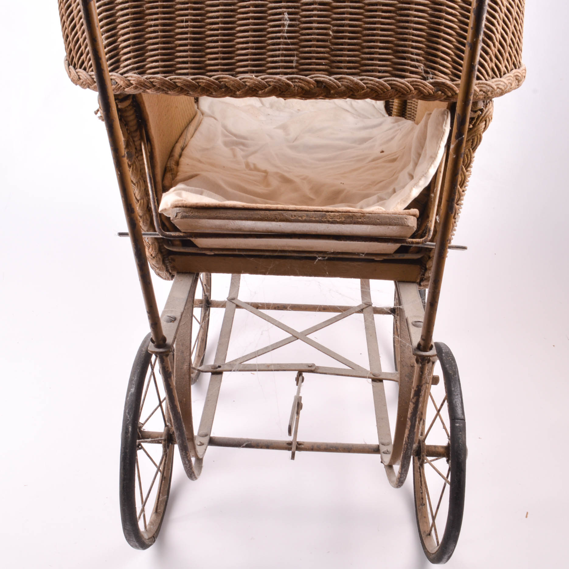 Antique Wicker Baby Doll Carriage