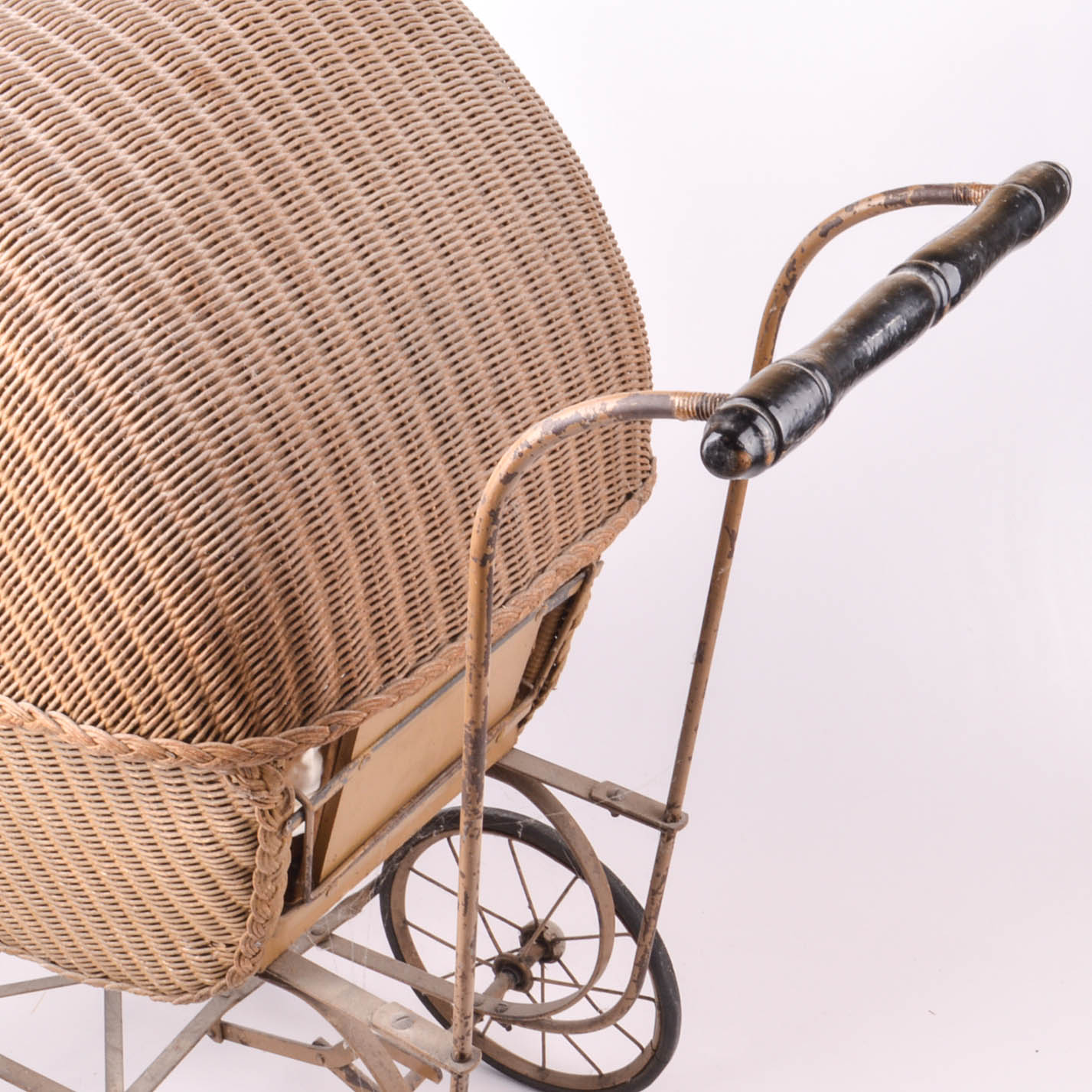 Antique Wicker Baby Doll Carriage